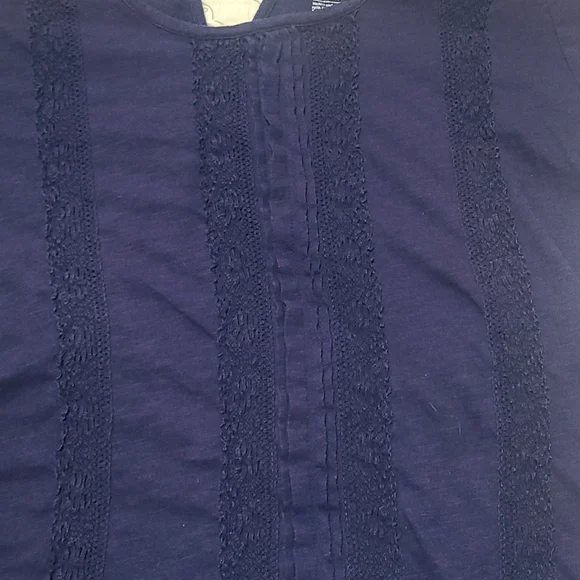 Woman's Top - Picture 6 of 7